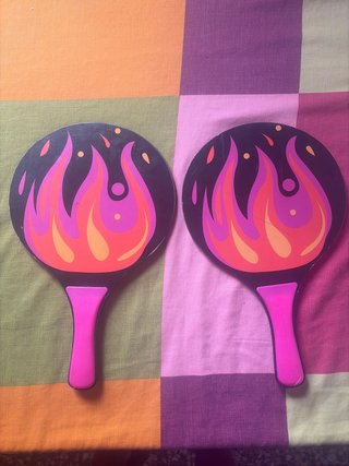 Palas de playa con diseño de fuego