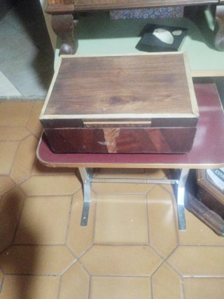 Caja de madera antigua