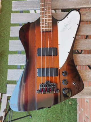 Bajo Epiphone Thunderbird