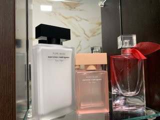 Frascos de perfume vacíos