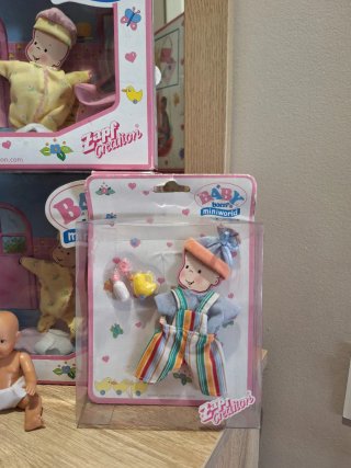 Muñeca Baby Born Miniworld con 3 conjuntos
