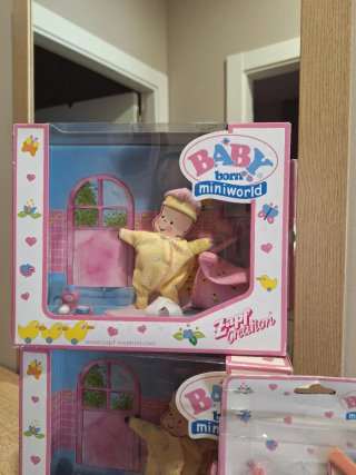Muñeca Baby Born Miniworld con 3 conjuntos