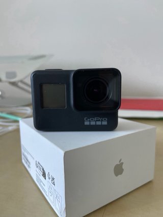 GoPro 7 Black con agarre y correa