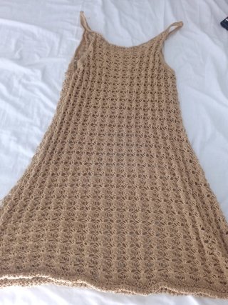 Vestido de playa beige de crochet