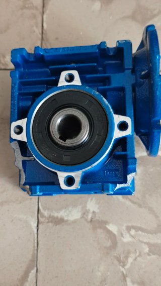Reductor Motovario NMRV030