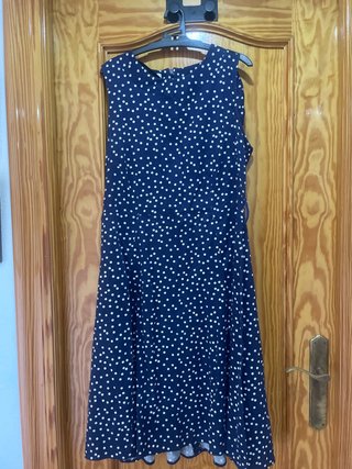 Vestido azul con lunares blancos