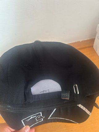 Gorra negra con parches que se pueden cambiar Boss
