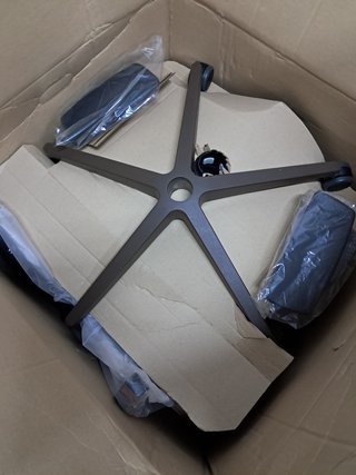 Silla STEELCASE THINK v2 Nueva en caja original