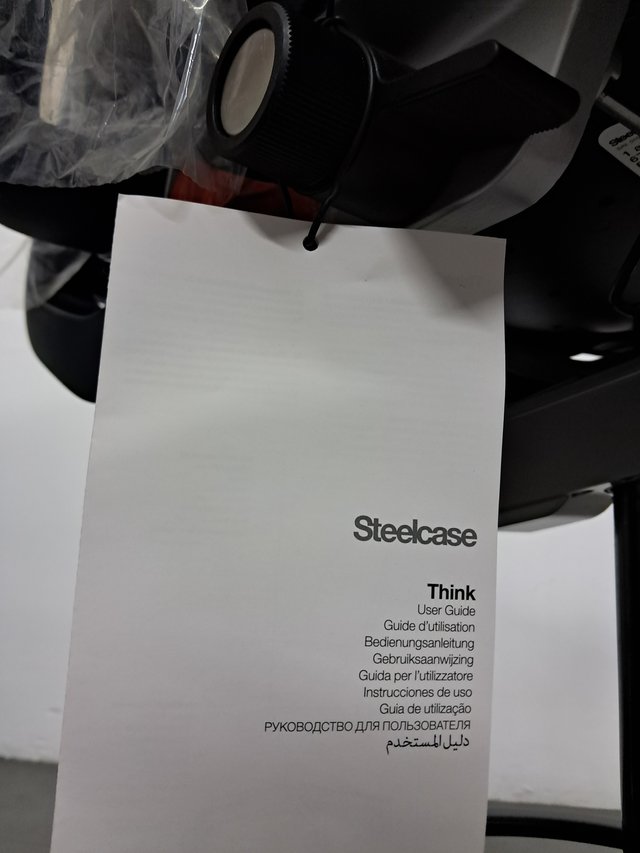 Silla STEELCASE THINK v2 Nueva en caja original
