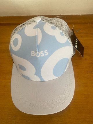 Gorra BOSS azul y blanca