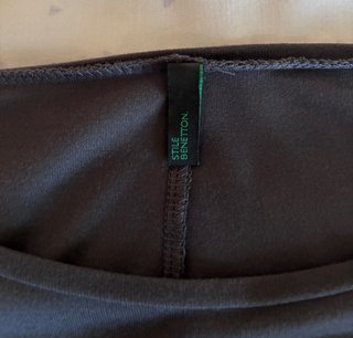 Camiseta Benetton lentejuelas manga corta gris