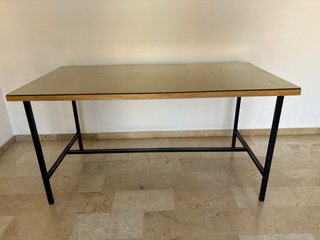 Mesa grande cristal y madera