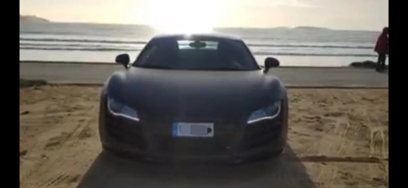 Audi R8 V10 - foto 1