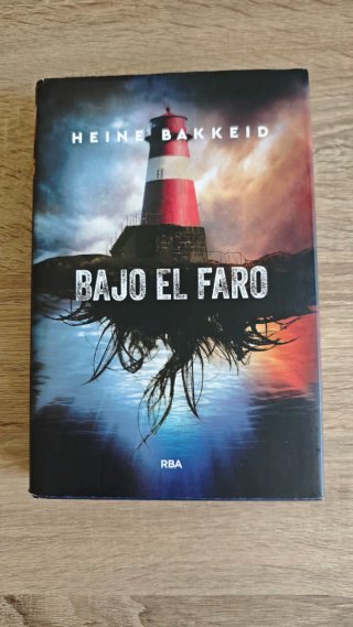 Bajo el faro