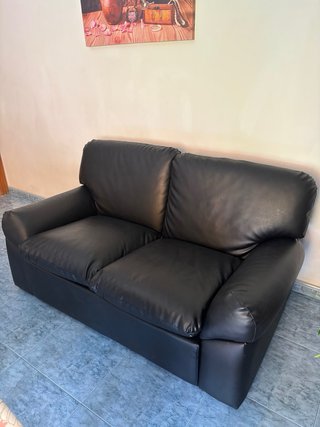 Sofá de piel negro