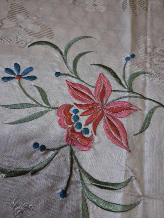 Colcha antigua seda bordada cama 135