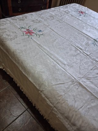 Colcha antigua seda bordada cama 135