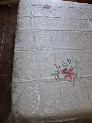 Colcha antigua seda bordada cama 135