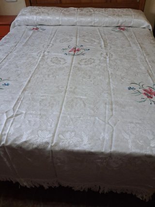 Colcha antigua seda bordada cama 135
