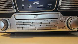 Tocadiscos JVC de color negro y plateado