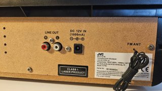 Tocadiscos JVC de color negro y plateado