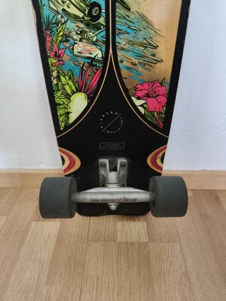 Longboard con diseño de ola