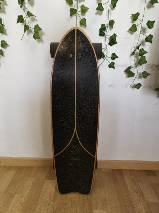 Longboard con diseño de ola