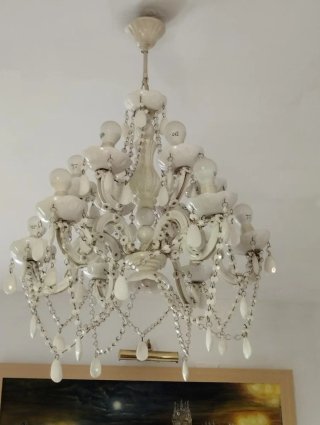 Lámpara de araña de cristal y porcelana
