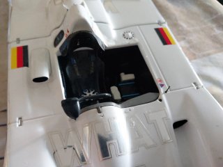 Coche a escala 1:18