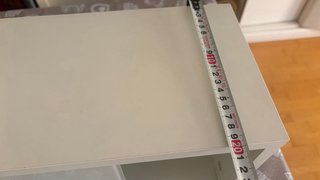 Estantería blanca con puertas correderas cristales