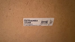 Estantería blanca con puertas correderas cristales