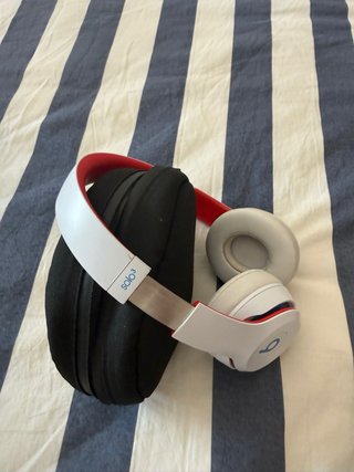 Cascos Beats Blancos y Rojos