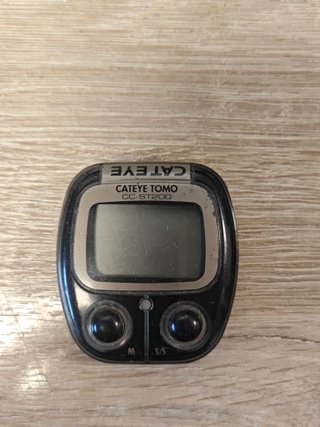Ciclocomputador CatEye Tomo CC-ST200 con cable