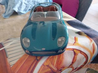 Coche a escala 1:18