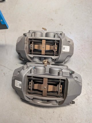 Pinza de freno delantera Tesla