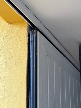 Puerta Garaje Corredera Aluminio y Hierro.