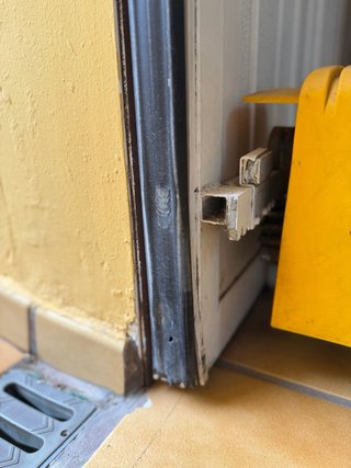 Puerta Garaje Corredera Aluminio y Hierro.