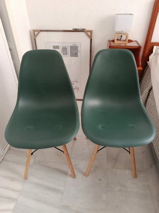 Pack de 2 sillas verdes con patas madera