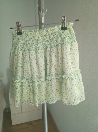 Falda flores Zara