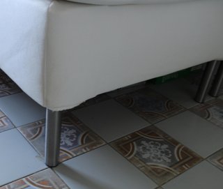 Cama tapizada tela blanca