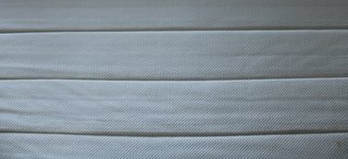 Cama tapizada tela blanca