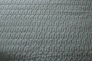 Cama tapizada tela blanca