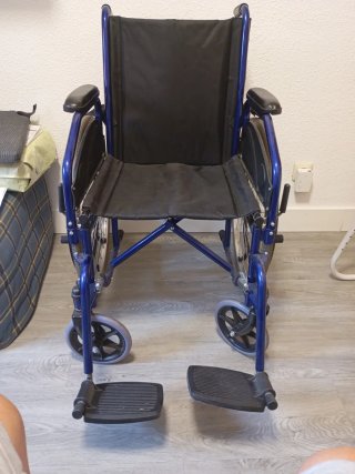 Una silla de ruedas