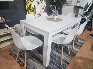 Mesa de madera blanca con 6 sillas