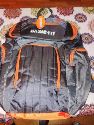 Mochila BASIC-FIT Negra y Naranja