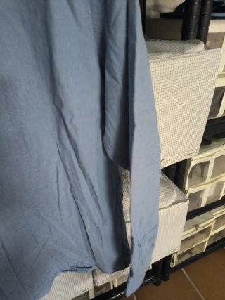 Camisa azul marca A