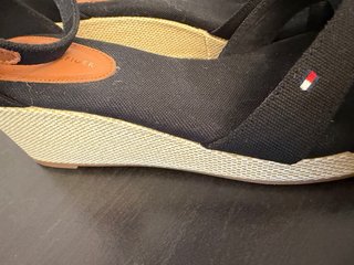 Sandalias cuña Tommy Hilfiger negras