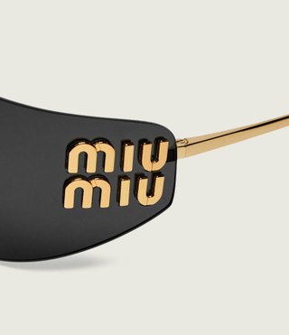 Miu Miu Gafas de Sol Negras con Detalles Dorados