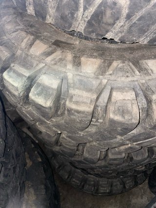 Neumáticos Maxxis 255/85R16 70-80% uso) 4u