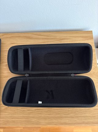 Altavoz Bluetooth JBL Nuevo y estuche juntos